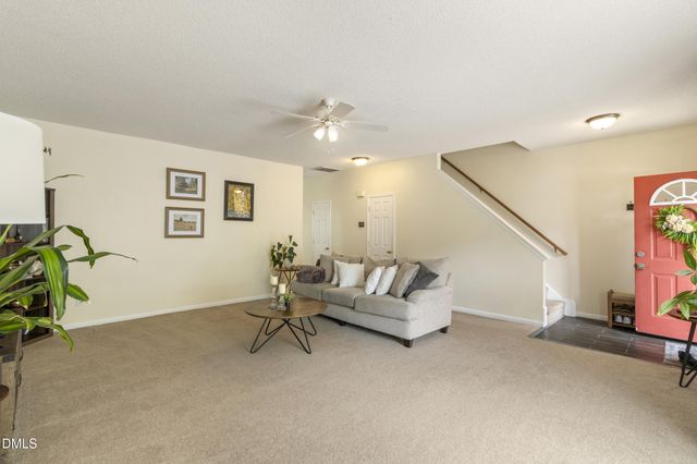 215 Pointe Crest Court, Cary, NC 27513