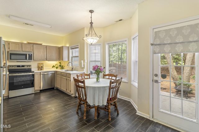 215 Pointe Crest Court, Cary, NC 27513