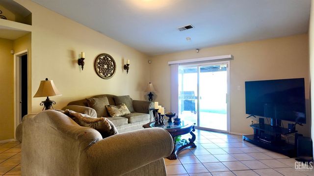 106 Linnell Way, Bakersfield, CA 93306