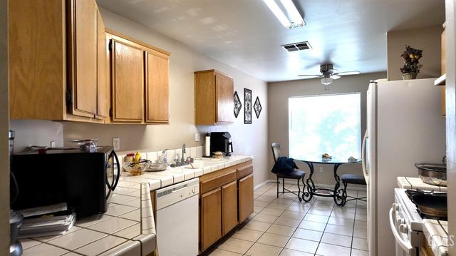 106 Linnell Way, Bakersfield, CA 93306