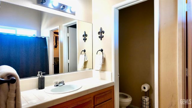 106 Linnell Way, Bakersfield, CA 93306