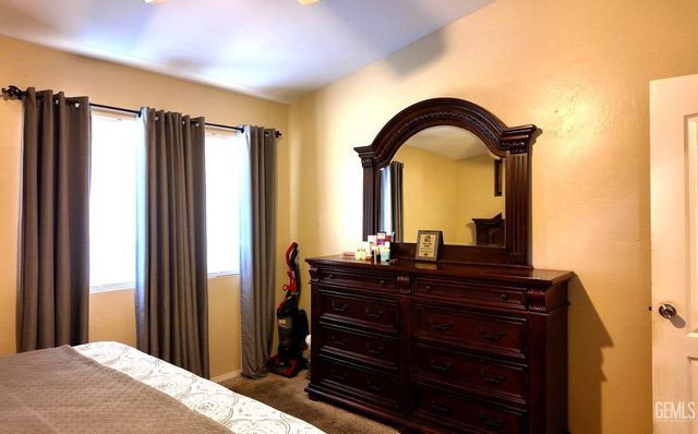 106 Linnell Way, Bakersfield, CA 93306