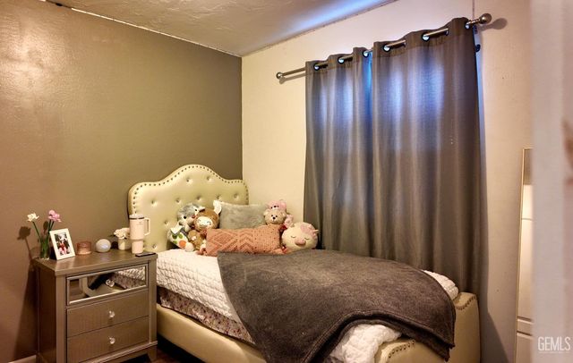 106 Linnell Way, Bakersfield, CA 93306