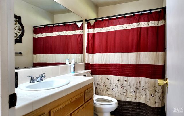 106 Linnell Way, Bakersfield, CA 93306