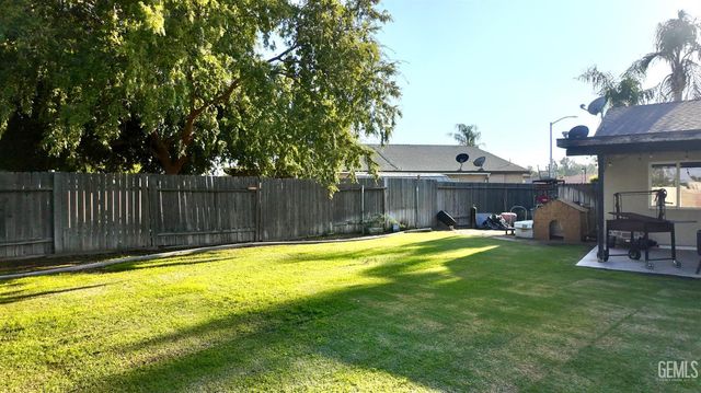 106 Linnell Way, Bakersfield, CA 93306