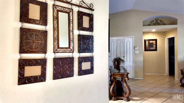 106 Linnell Way, Bakersfield, CA 93306