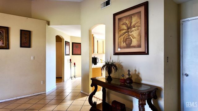 106 Linnell Way, Bakersfield, CA 93306