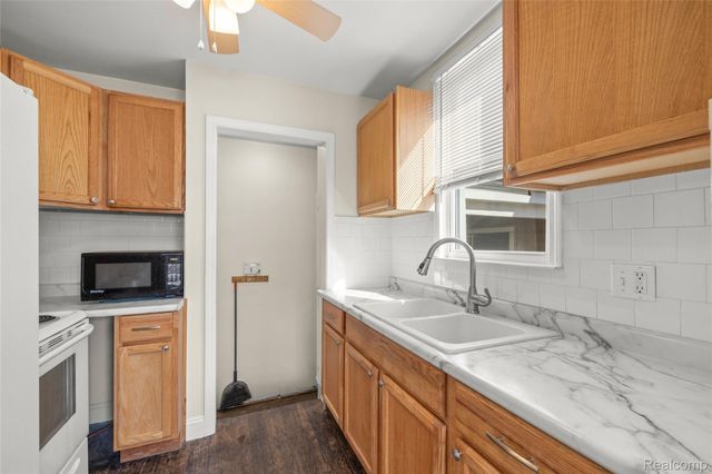 4964 Kenilworth Street, Dearborn, MI 48126