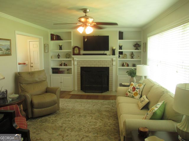 29 Pine Forest Avenue, Hazlehurst, GA 31539