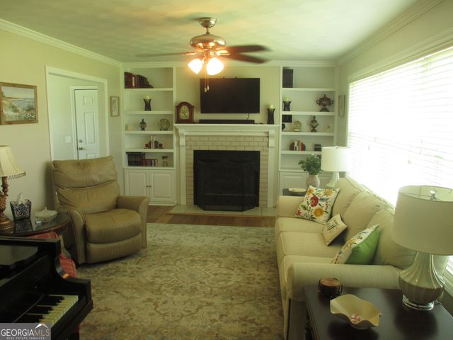 29 Pine Forest Avenue, Hazlehurst, GA 31539