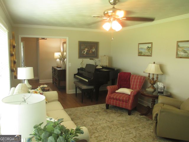 29 Pine Forest Avenue, Hazlehurst, GA 31539