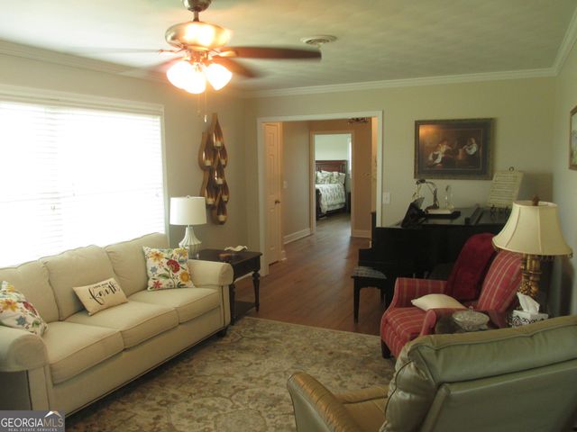 29 Pine Forest Avenue, Hazlehurst, GA 31539