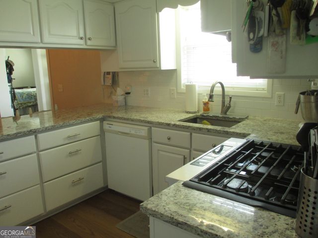 29 Pine Forest Avenue, Hazlehurst, GA 31539