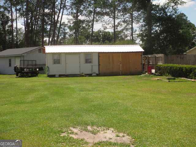 29 Pine Forest Avenue, Hazlehurst, GA 31539