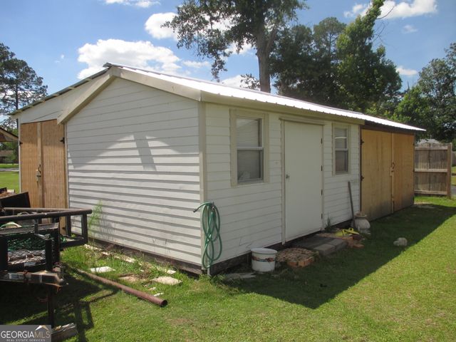 29 Pine Forest Avenue, Hazlehurst, GA 31539