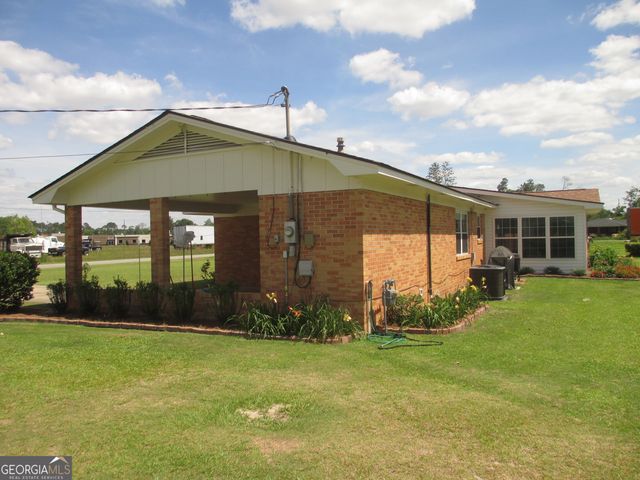 29 Pine Forest Avenue, Hazlehurst, GA 31539