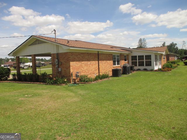 29 Pine Forest Avenue, Hazlehurst, GA 31539