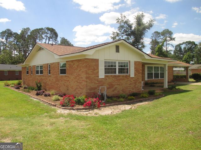 29 Pine Forest Avenue, Hazlehurst, GA 31539