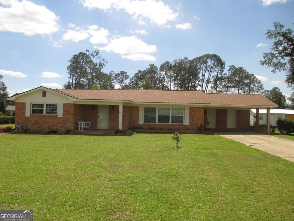 29 Pine Forest Avenue, Hazlehurst, GA 31539