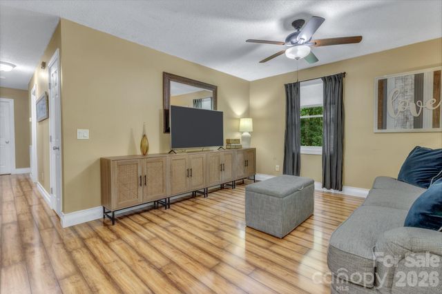 18 Mctindal Circle, Asheville, NC 28803