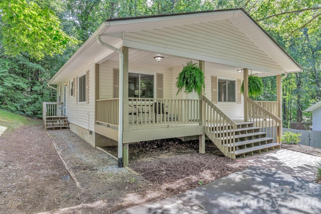 18 Mctindal Circle, Asheville, NC 28803