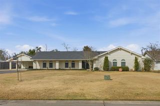 1518 S Chateau Circle, Lake Charles, LA 70605