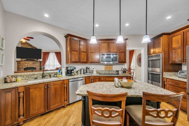 1004 Little Bartons Creek Rd, Cumberland Furnace, TN 37051