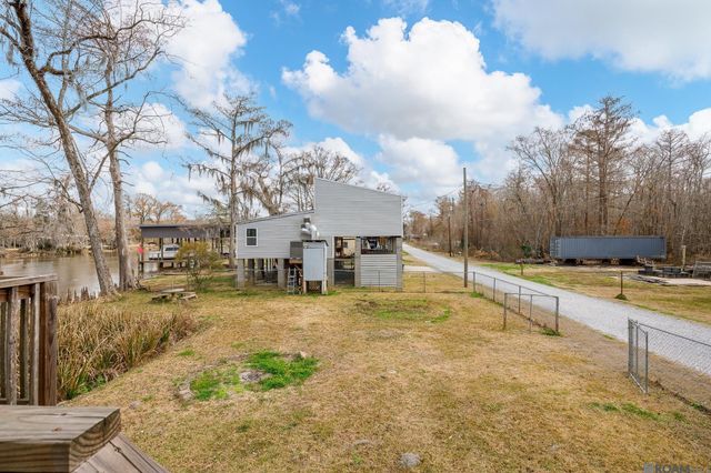 18739 River Bend Rd, Maurepas, LA 70449