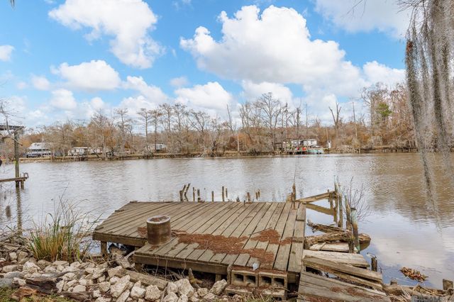 18739 River Bend Rd, Maurepas, LA 70449