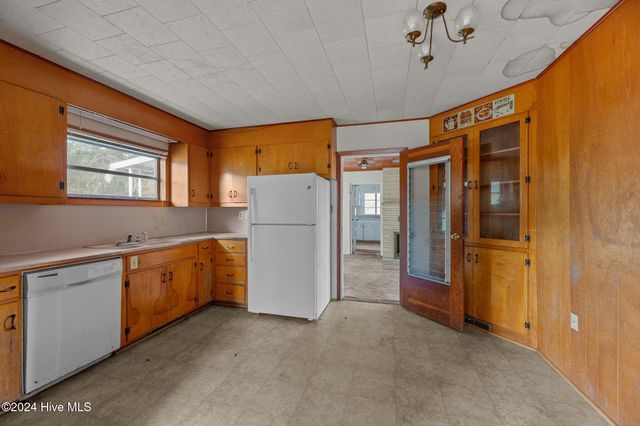 905 Madam Moores Lane, New Bern, NC 28562
