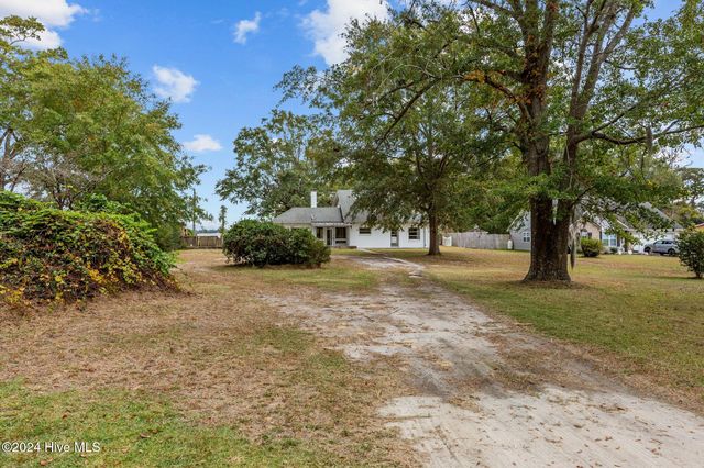 905 Madam Moores Lane, New Bern, NC 28562