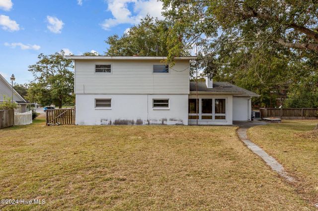 905 Madam Moores Lane, New Bern, NC 28562
