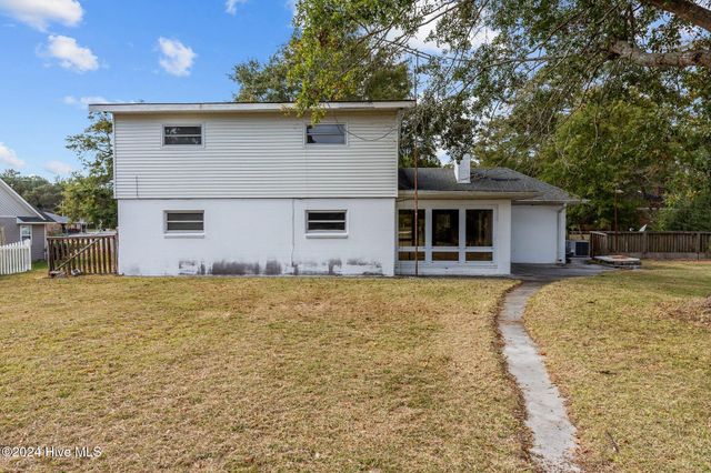 905 Madam Moores Lane, New Bern, NC 28562