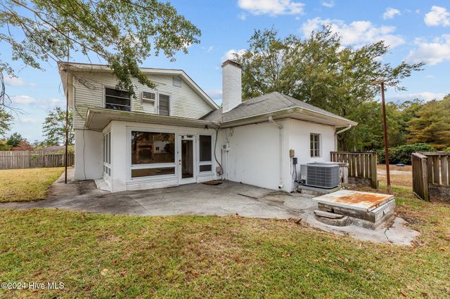 905 Madam Moores Lane, New Bern, NC 28562