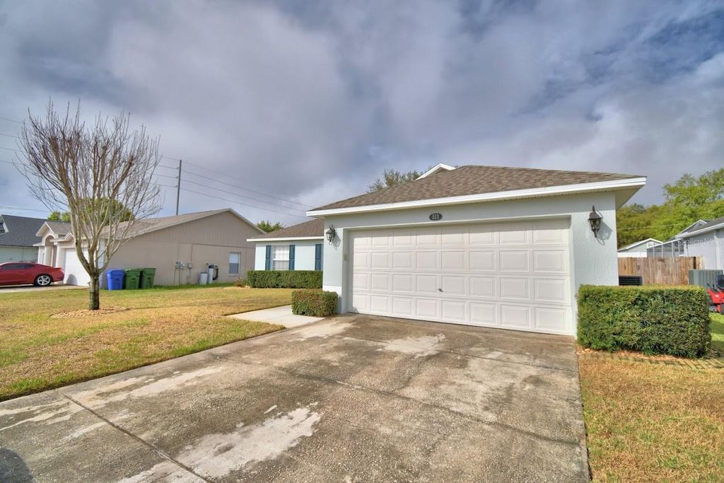 Image 2 of property listing at 511 HEATHER GLEN DRIVE, Winter Haven, FL 33884