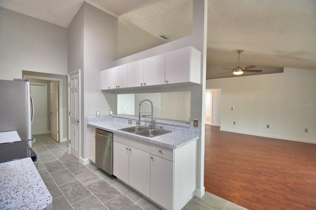 Image 11 of property listing at 511 HEATHER GLEN DRIVE, Winter Haven, FL 33884