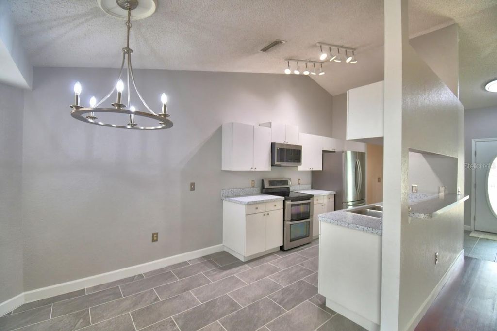 Image 12 of property listing at 511 HEATHER GLEN DRIVE, Winter Haven, FL 33884