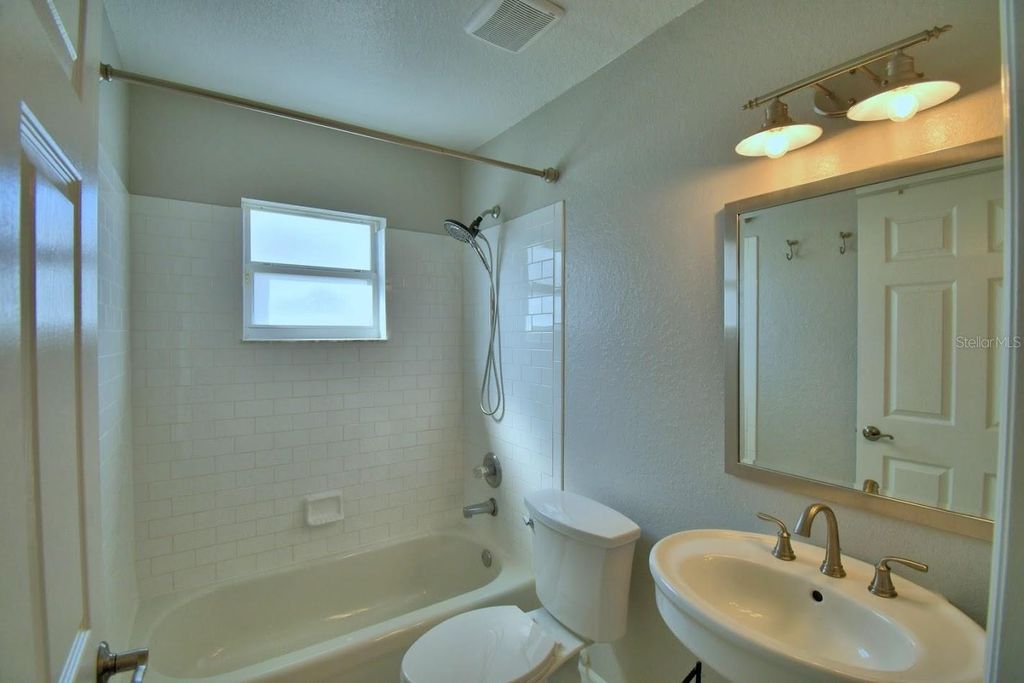 Image 22 of property listing at 511 HEATHER GLEN DRIVE, Winter Haven, FL 33884