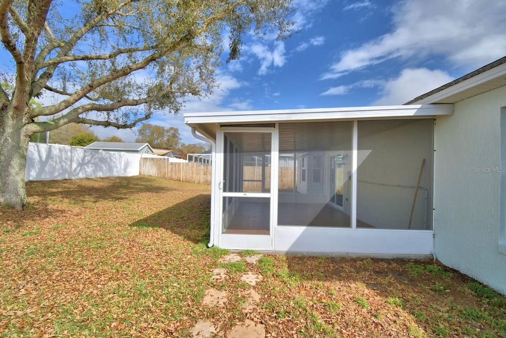 Image 30 of property listing at 511 HEATHER GLEN DRIVE, Winter Haven, FL 33884