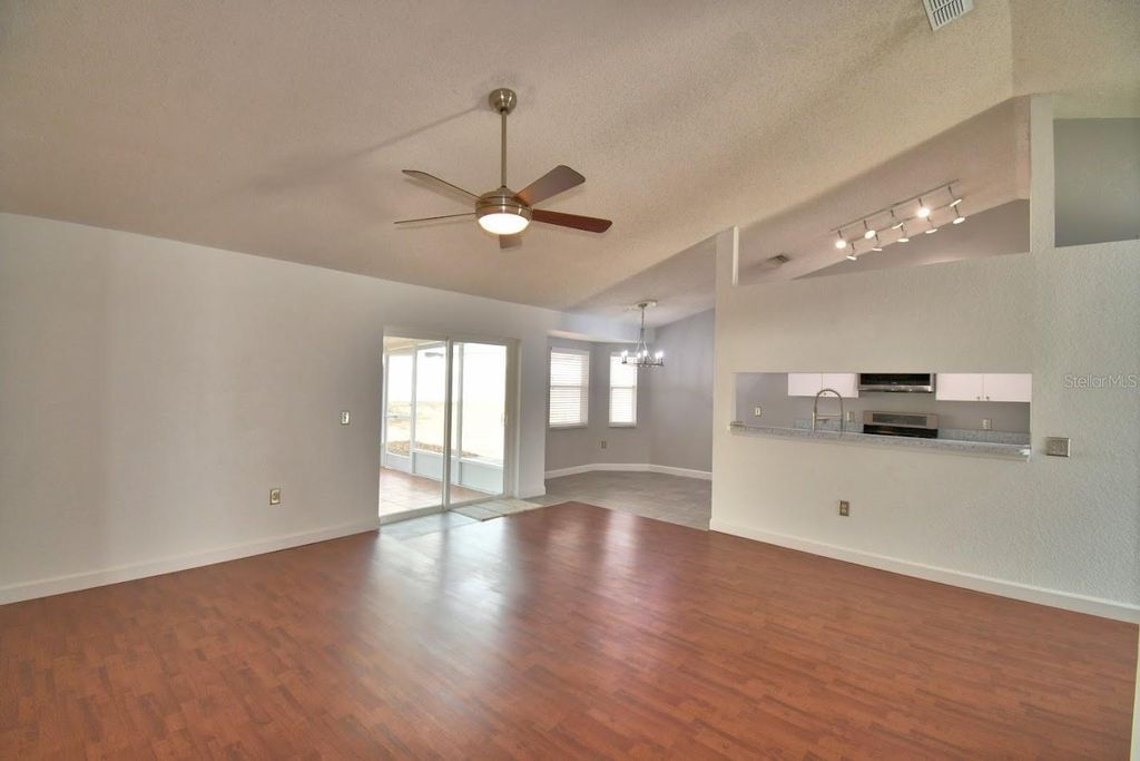 Image 7 of property listing at 511 HEATHER GLEN DRIVE, Winter Haven, FL 33884