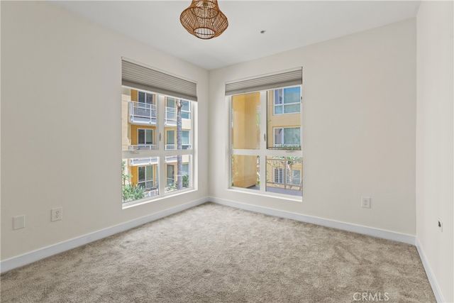 21301 Erwin Street 351, Woodland Hills, CA 91367