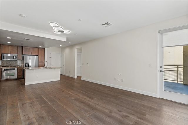 21301 Erwin Street 351, Woodland Hills, CA 91367