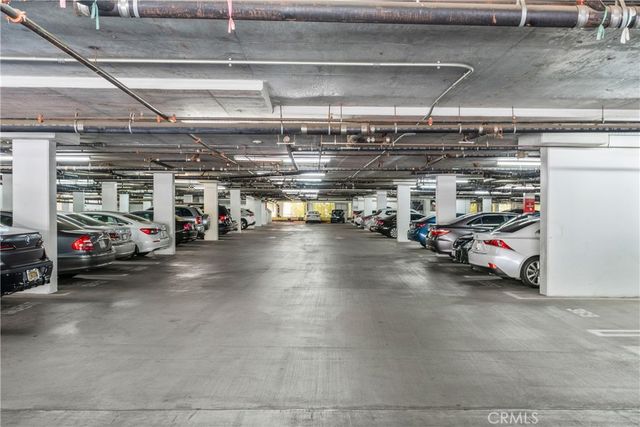 21301 Erwin Street 351, Woodland Hills, CA 91367