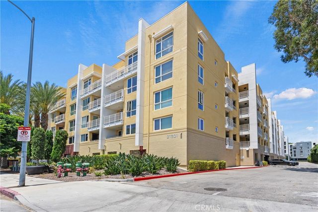 21301 Erwin Street 351, Woodland Hills, CA 91367