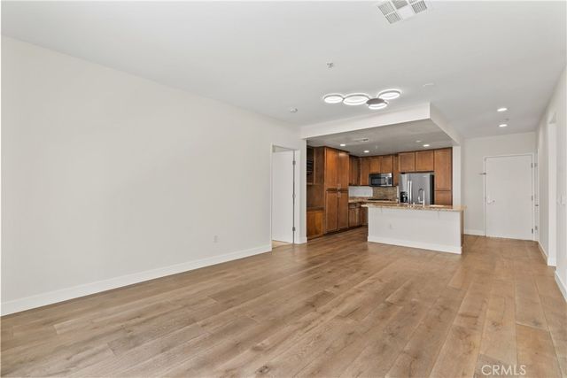21301 Erwin Street 351, Woodland Hills, CA 91367