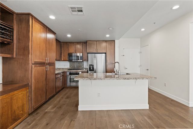 21301 Erwin Street 351, Woodland Hills, CA 91367