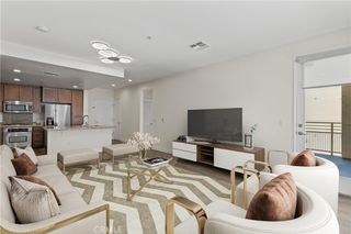 21301 Erwin Street 351, Woodland Hills, CA 91367
