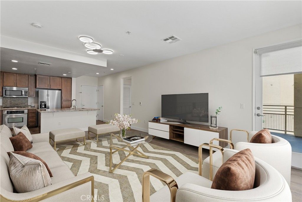 21301 Erwin Street 351, Woodland Hills, CA 91367