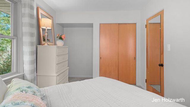 725 Parkway Drive NE, Grand Rapids, MI 49525