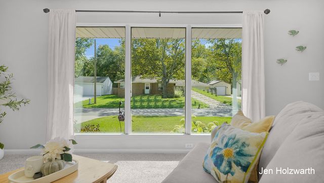 725 Parkway Drive NE, Grand Rapids, MI 49525